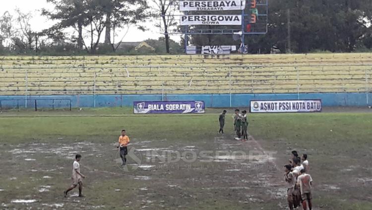 Lapangan Piala Soeratin antara Persebaya vs Persigowa.
