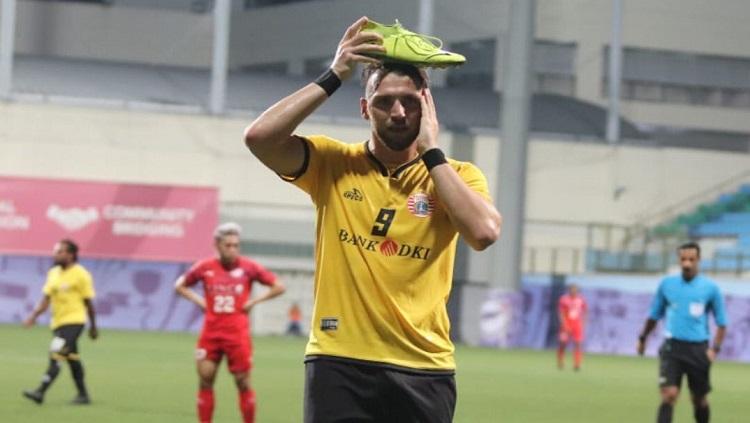 Marko Simic berselebrasi usai mencetak gol ke gawang Home United.