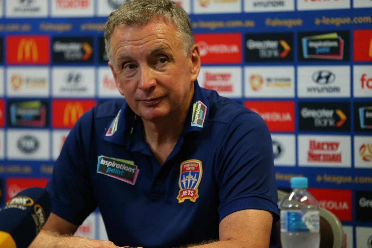 Pelatih Newcastle Jets, Ernie Merrick.