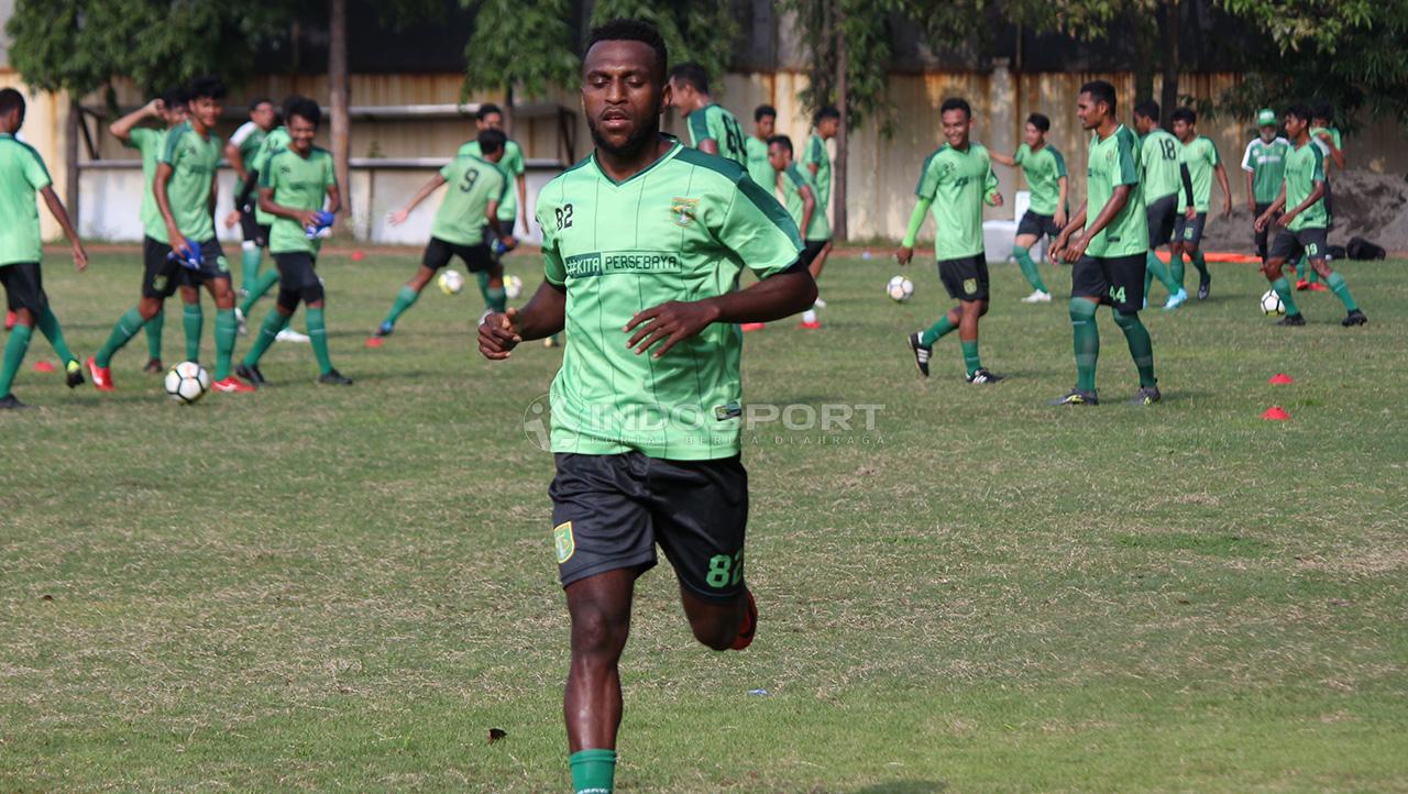 Elisa Basna saat tiba dan berlatih dengan Persebaya.
