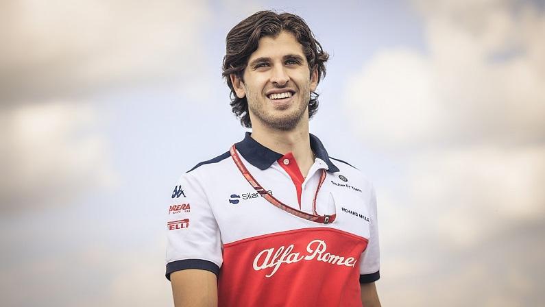 Tim Alfa Romeo Racing resmi akan tetap mempertahankan Antonio Giovinazzi untuk menjadi tandem bagi Kimi Raikkonen untuk balapan Formula 1 musim 2020.