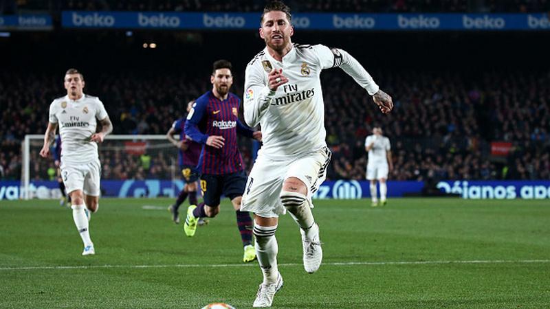 Sergio Ramos mengejar bola Copyright: INDOSPORT