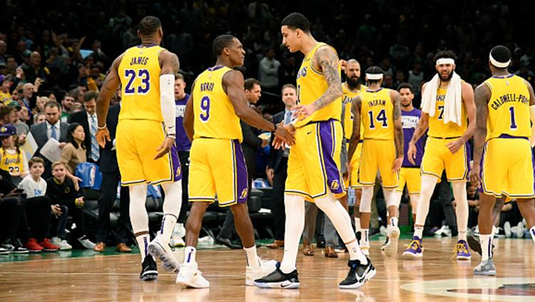 Rajon Rondo dan Kyle Kuzma melakukan selebrasi Copyright: GettyImages