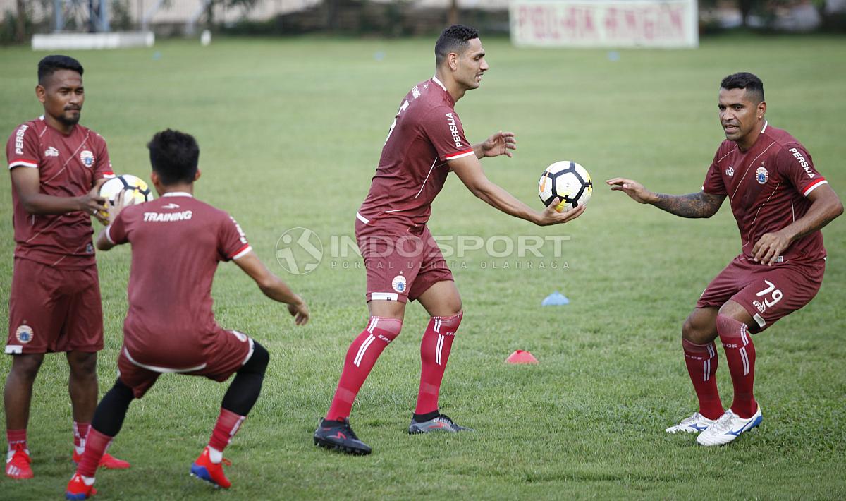 Dua pemain pinjaman Persija dari Madura United, Beto Goncalves dan Jaimerson da Silva berlatih bersama.