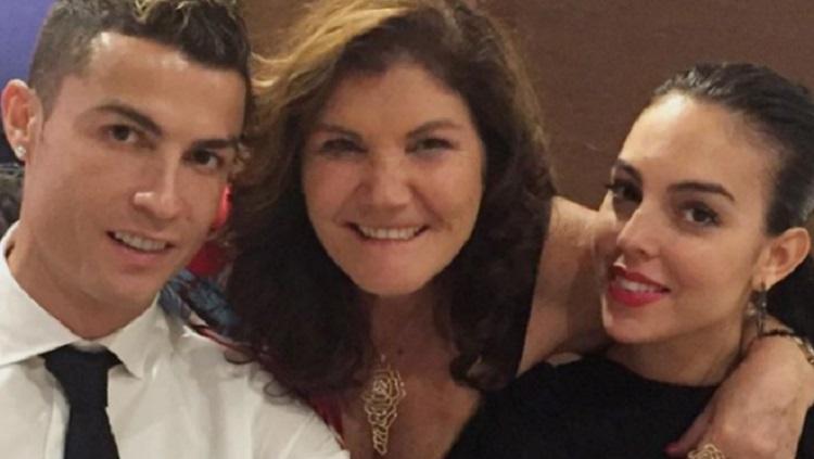 Ronaldo bersama ibunda dan kekasihnya
