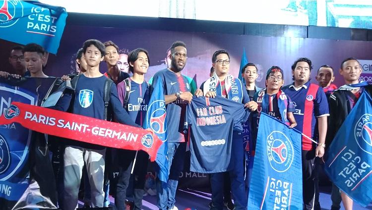 PSF Fan Club Indonesia dengan Jay-Jay Okocha. - INDOSPORT