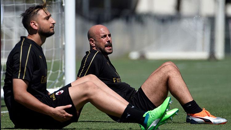 AC Milan sedang mempertimbangkan langkah untuk memboyong kiper veteran milik AS Roma yang bernama Antonio Mirante sebagai pengganti Pepe Reina.