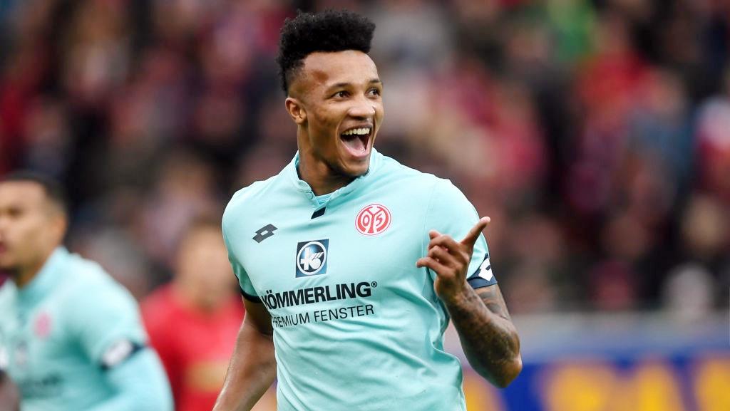 Jean-Philippe Gbamin saat berselebrasi.