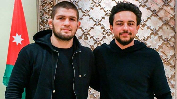 Khabib Nurmagomedov bersama Pangeran Al Hussein bin Abdullah II. - INDOSPORT