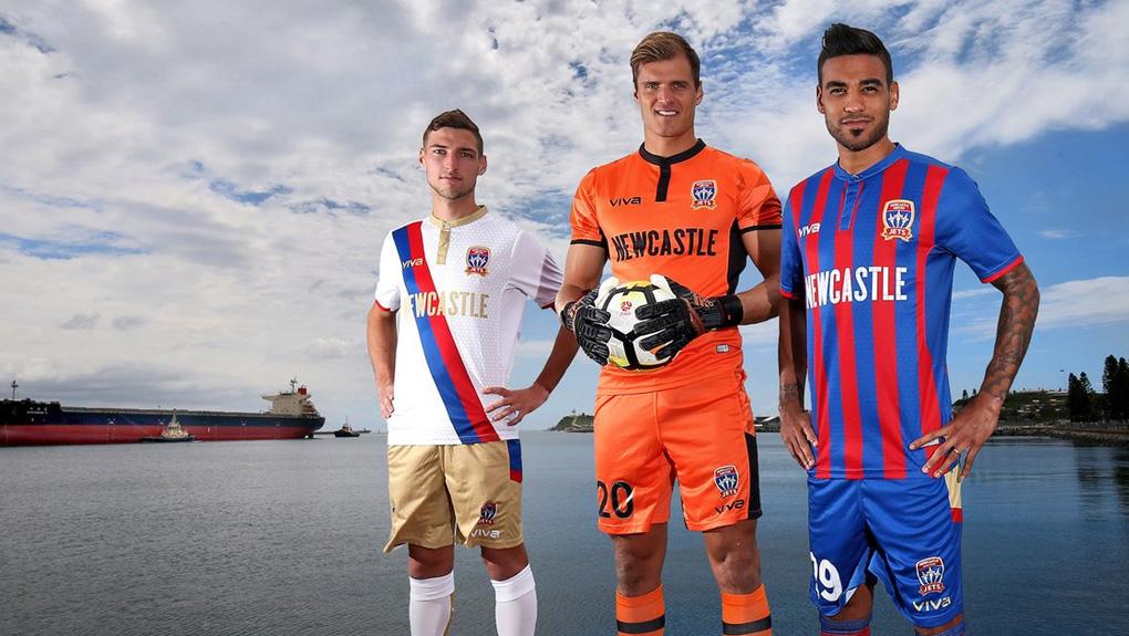 Jersey anyar Newcastle Jets untuk babak kualifikasi Liga Champions Asia.