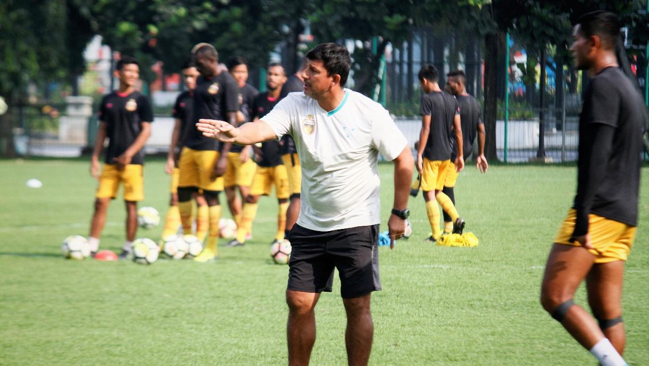 Pelatih Bhayangkara FC, Alfredo Vera.