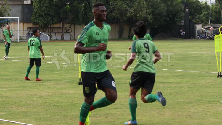 Amido Balde jadi aktor kemenangan Persebaya kontra Persib di Liga 1 2019 tepat satu tahun lalu hari ini.