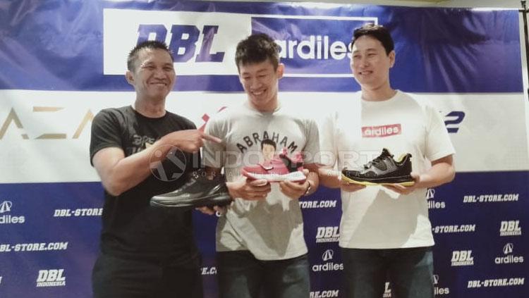 Peluncuran Sepatu DBL dihadiri oleh Azrul Ananda (Founder & CEO DBL Indonesia), Abraham Damar Grahita (atlet Timnas Basket Putra Indonesia), Kim Pan Seung (Direktur A1 Ardiles) - INDOSPORT