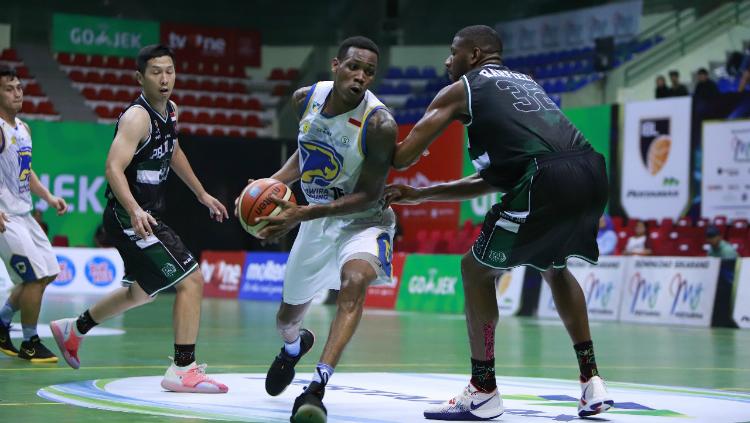 Laga IBL antara Prawira Bandung vs Pelita Jaya. - INDOSPORT