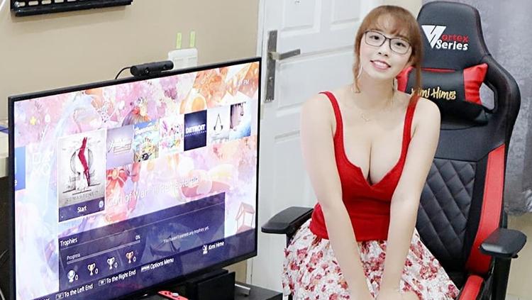Gamer eSports sekaligus Youtuber wanita, Kimi Hime, mendapat dukungan netizen saat mengunjungi kantor Kementerian Komunikasi dan Informatika. - INDOSPORT