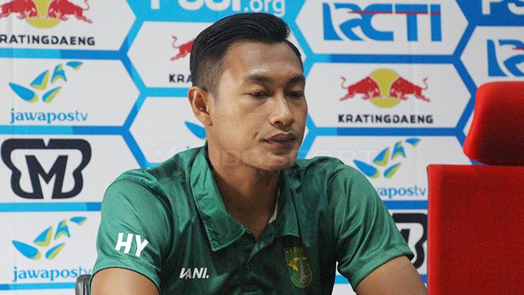 Hansamu Yama Pranata saat menghadiri konfrensi pers. Jumat (15/2/19). Copyright: Fitra Herdian/Indosport