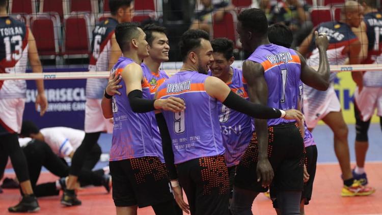 Aksi selebrasi pemain Surabaya Bhayangkara Samator