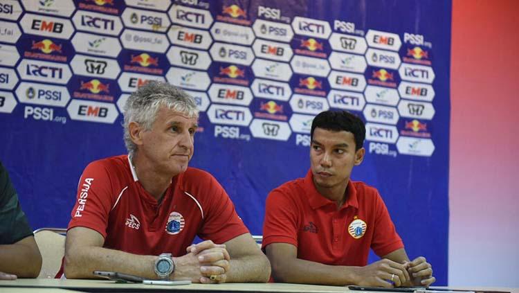Pelatih Persija Ivan Kolev dan Novri Setiawan pada sesi jumpa pers jelang laga babak 16 besar Kratingdaeng Piala Indonesia di stadion Pakansari, Sabtu (16/02/18).