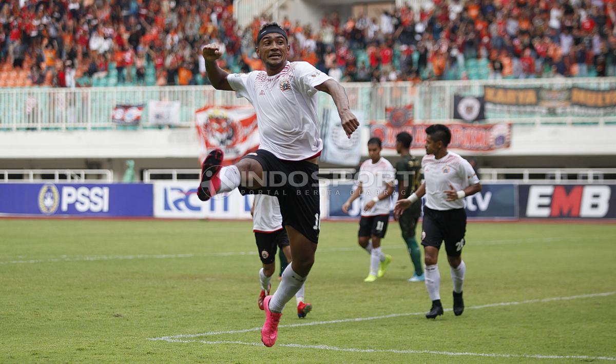 Bruno Matos melakukan selebrasi usai cetak gol ke gawang PS Tira Persikabo.