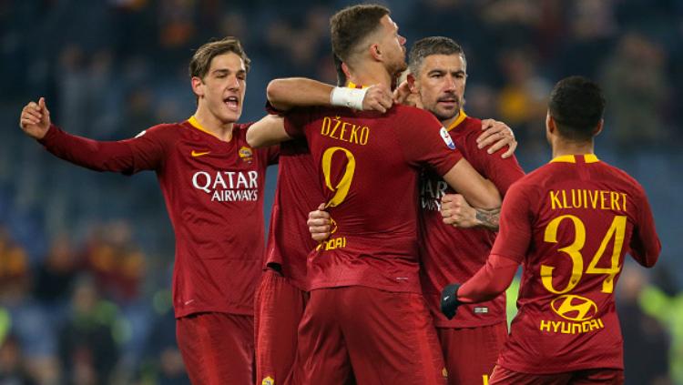 Aleksandar Kolarov merayakan golnya di pertandingan AS Roma vs Bologna. Copyright: GettyImages