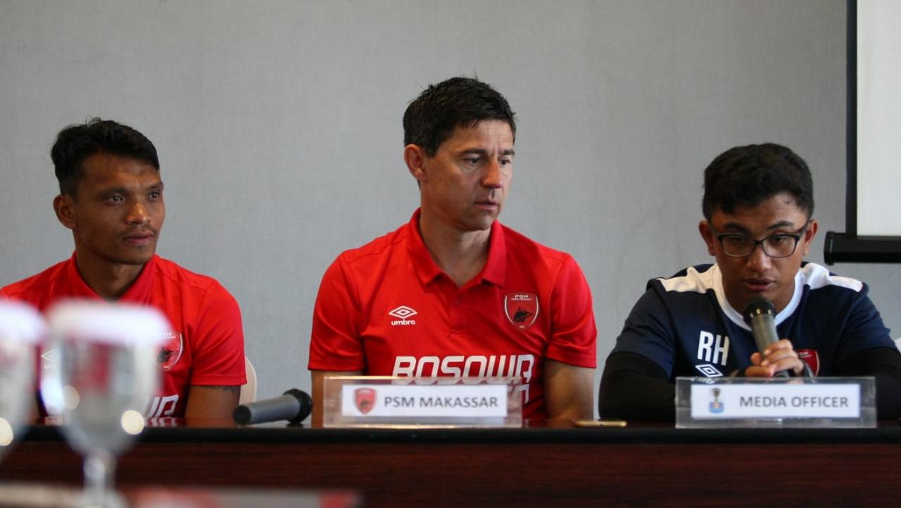 Konferensi pers ketika laga leg kedua babak 16 besar Piala Indonesia, Perseru Serui vs PSM Makassar, Selasa (19/02/19).