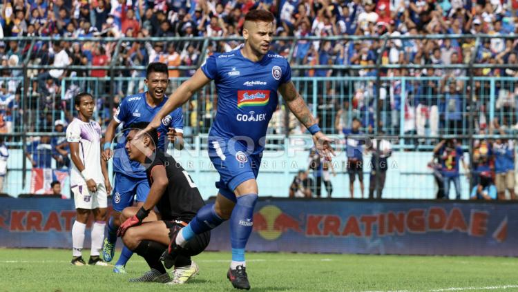 Robert Lima Guimaraes dalam laga Arema FC.
