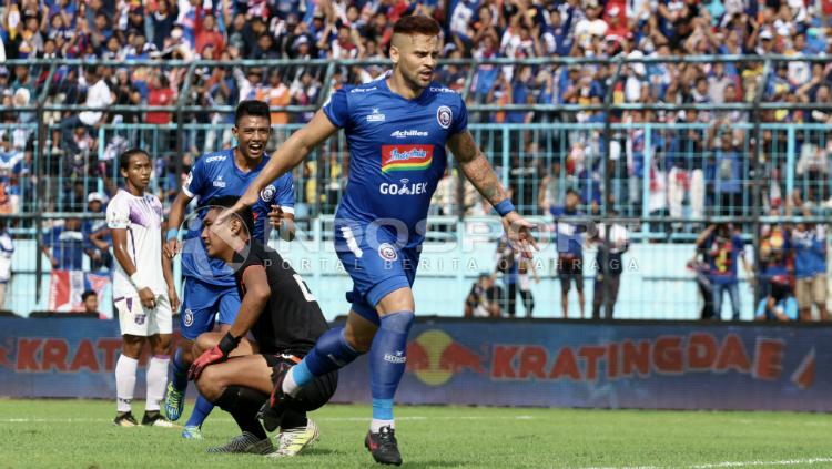 Robert Lima Guimaraes dalam laga Arema FC. - INDOSPORT