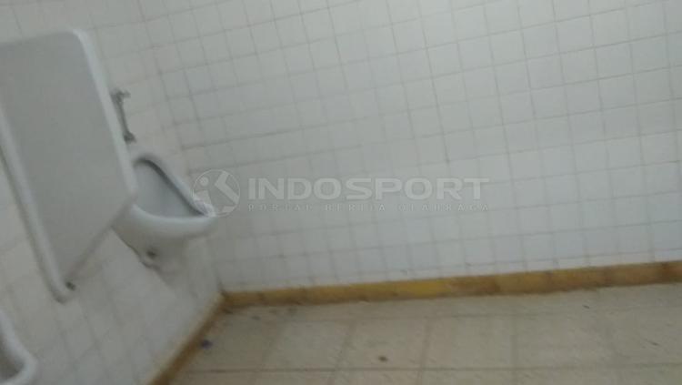 Kondisi toilet di Stadion Olimpiade Phnom Penh Copyright: Zainal Hasan/INDOSPORT