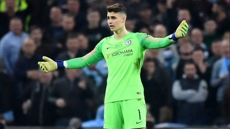 Kiper Chelsea yang menolak digantikan di final Piala Liga Inggris melawan Manchester City Copyright: 90min