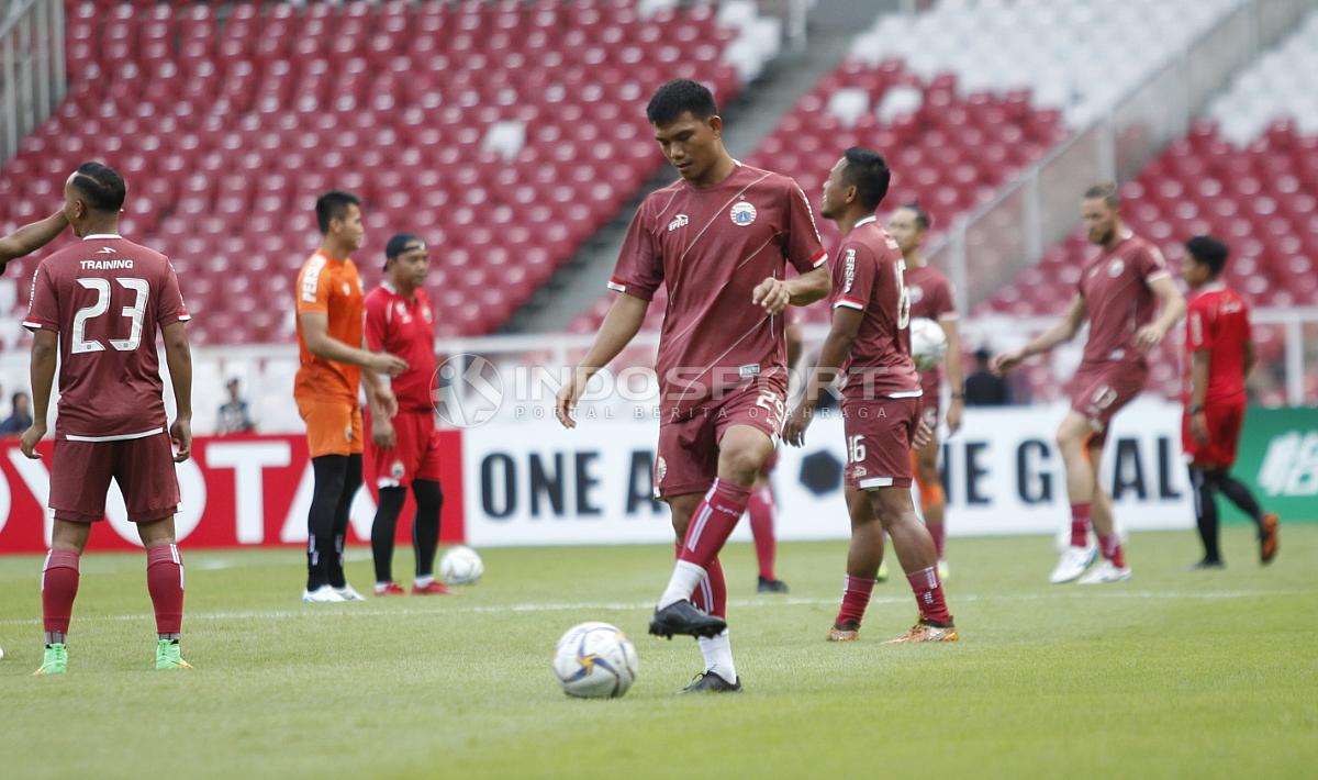 Latihan Persija Jakarta dan Bcamex. Copyright: Herry Ibrahim/Indosport.com