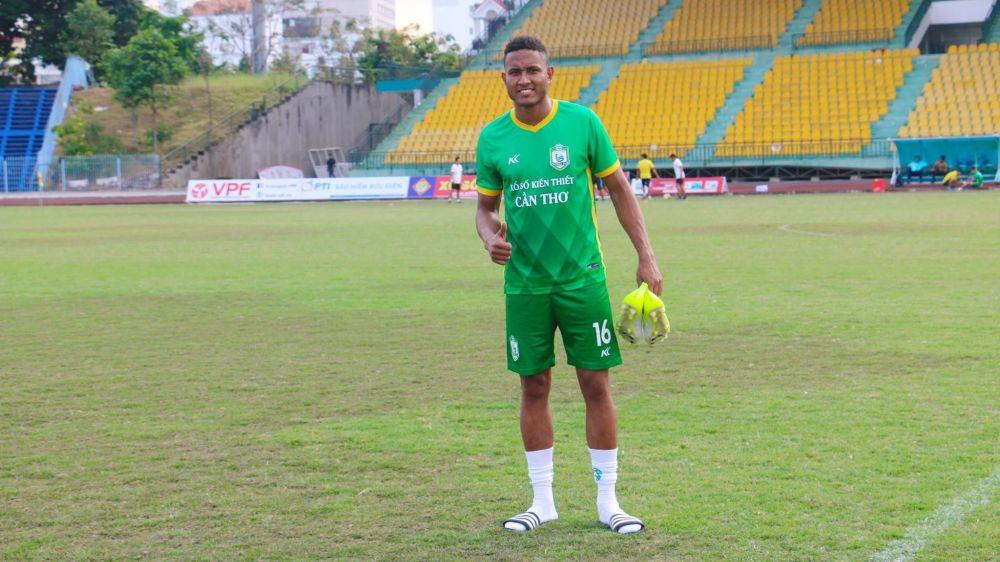 Pemain asal Brasil yang tengah memperkuat klub Vietnam, Becamex Binh Duong, Wander Luiz, ternyata sudah 'resmi' merapat ke klub Liga 1, Persib Bandung. - INDOSPORT