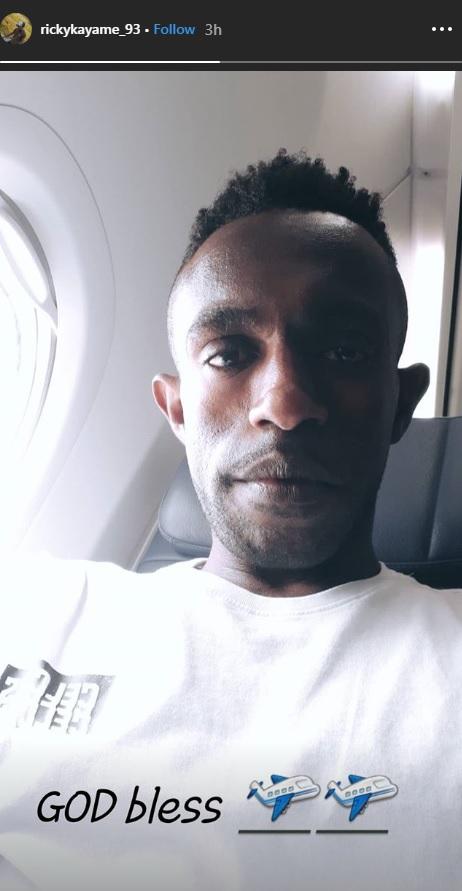 Unggahan Ricky Kayame di Instagram saat berada di pesawat terbang Copyright: Instagram/@rickykayame_93