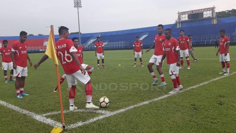 Tim Semen Padang jalani latihan di Stadion Kanjuruhan