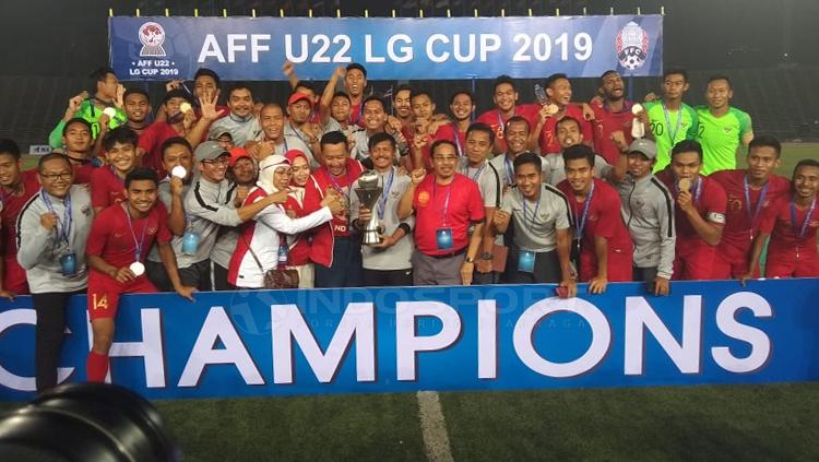 Aksi selebrasi Timnas Indonesia U-22 merayakan kemenangan sebagai juara Piala AFF U-22 Copyright: Zainal Hasan/INDOSPORT