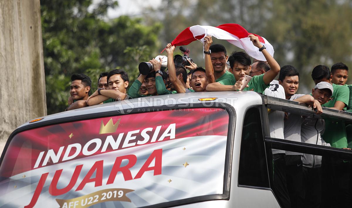 Arak-arakan Timnas Indonesia U-22 dari hotel sultan menuju Istana Negara, Kamis (28/02/19).