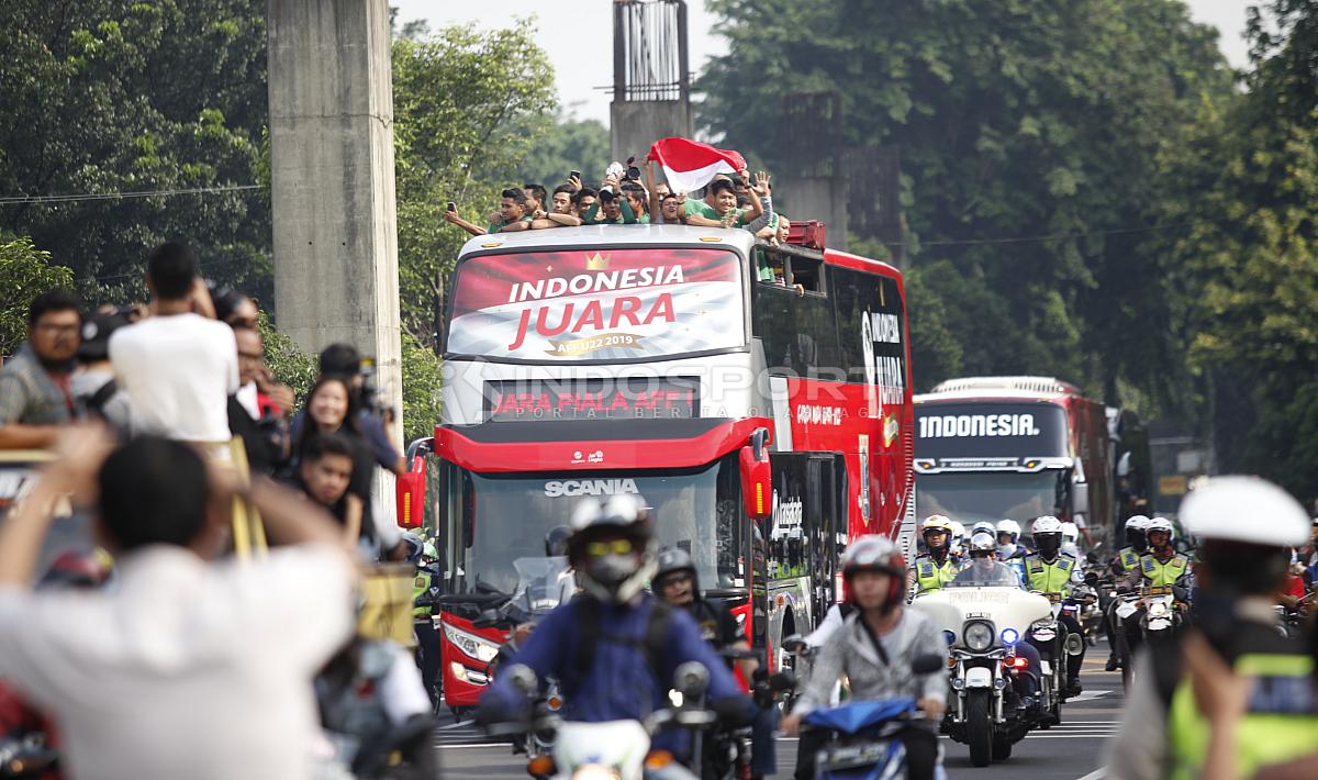 Arak-arakan Timnas Indonesia U-22 dari hotel sultan menuju Istana Negara, Kamis (28/02/19).