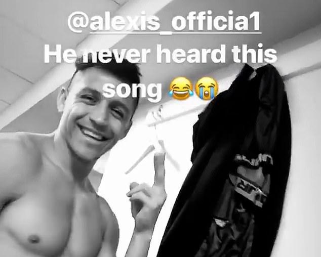 Alexis Sanches kebingungan dengan lagu pilihan Romelu Lukaku saat perayaan di ruang ganti Copyright: Instagram/Romelu Lukaku