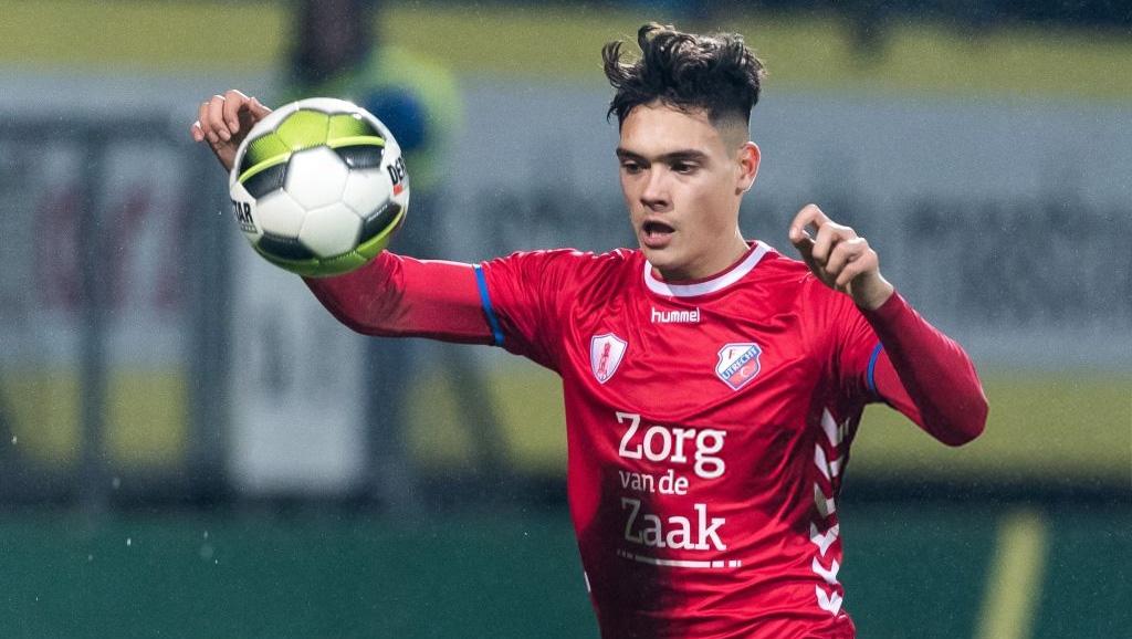 Berikut kami sajikan 3 fakta calon debutan Timnas Indonesia, Shayne Pattynama yang bersinar di Belanda.