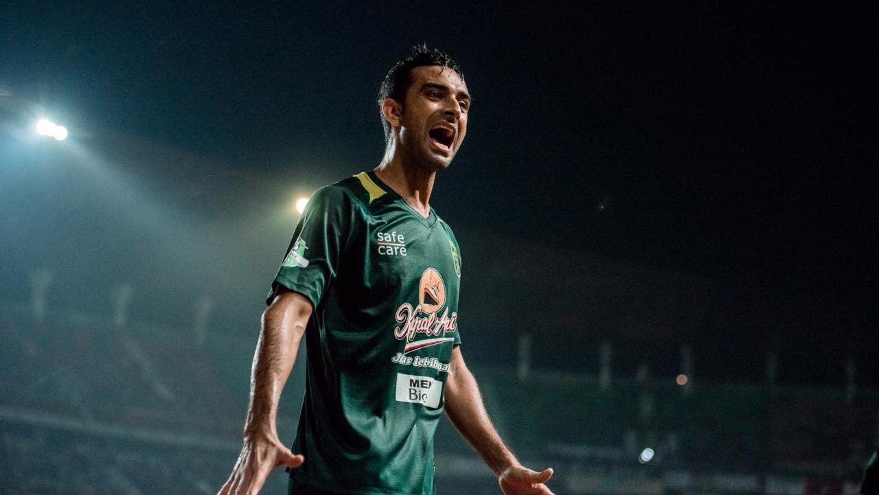 Penampilan gemilang Otavio Dutra bersama Persebaya diharapkan terus terjaga hingga bisa menjadi panutan dan inspirasi kepada pemain muda.