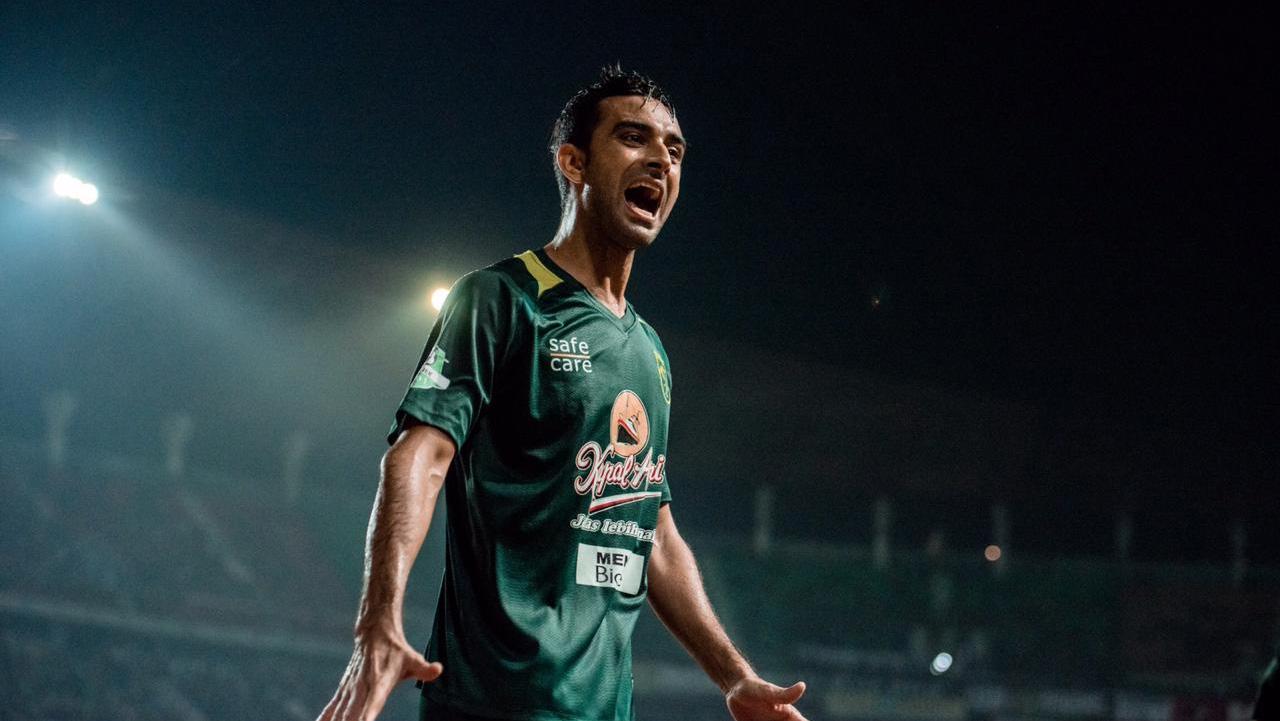 Penampilan gemilang Otavio Dutra bersama Persebaya diharapkan terus terjaga hingga bisa menjadi panutan dan inspirasi kepada pemain muda. Copyright: persebaya.id