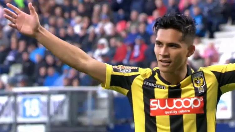 Navarone Foor pesepakbola keturunan Indonesia