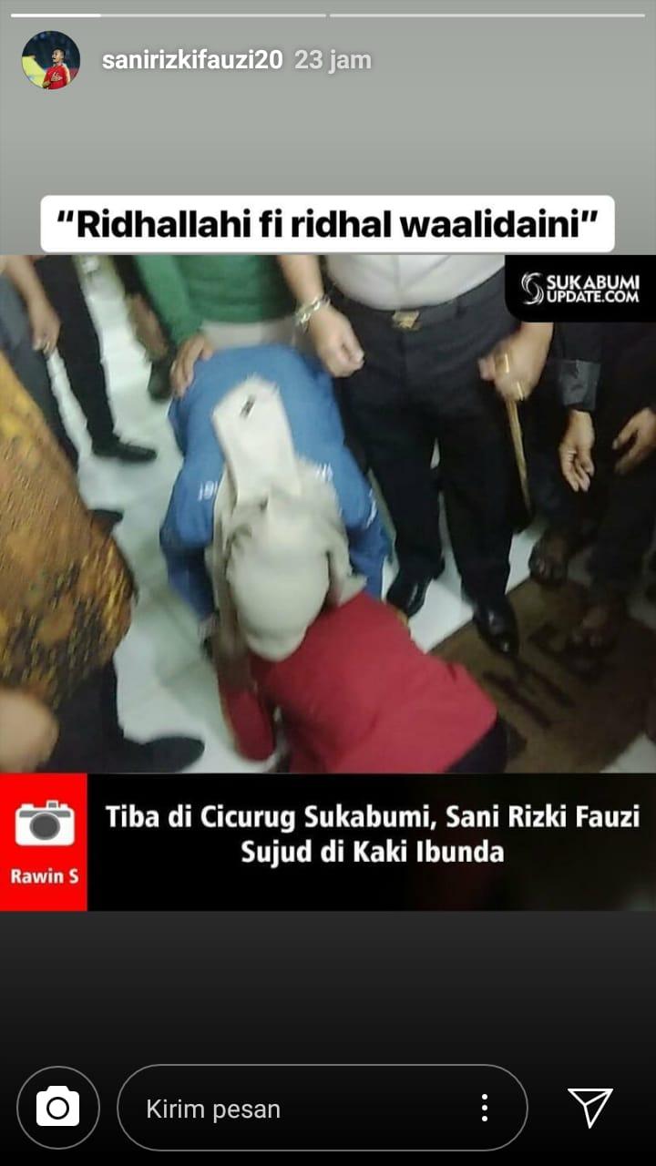 Sani Rizky sujud syukur di depan sang ibu. Copyright: Instagram.com/sanirizkifauzi20