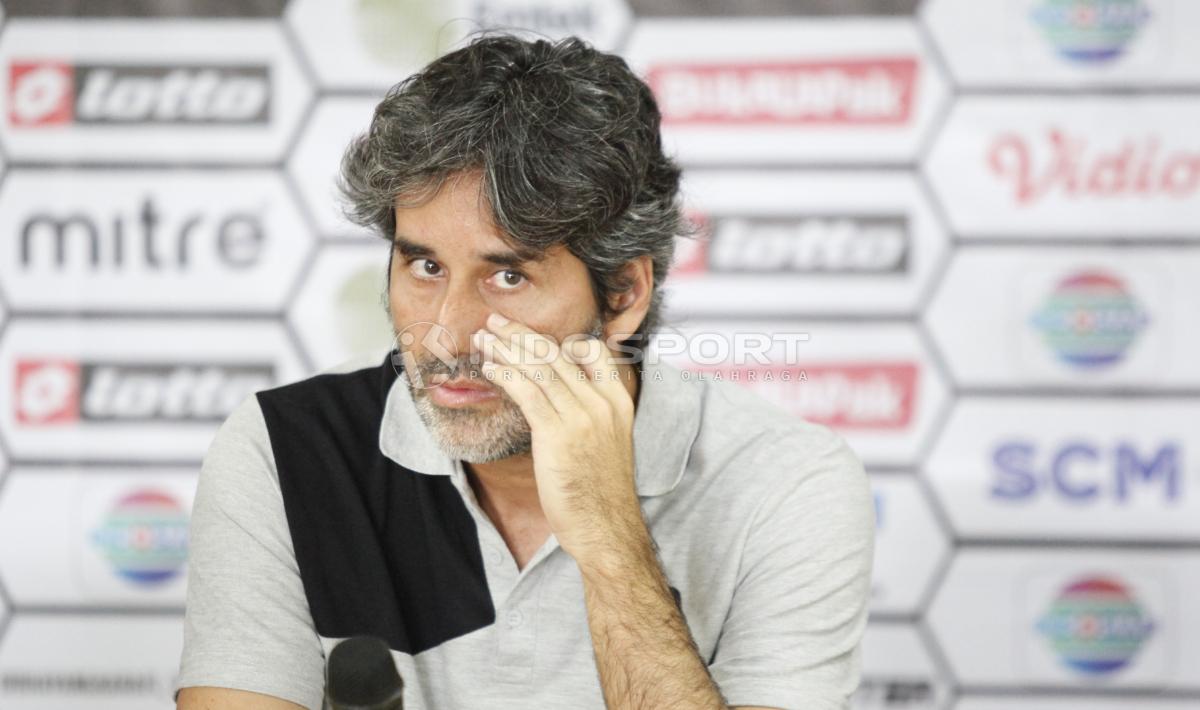 Pelatih Bali United Stefano Cugurra Teco pada acara jumpa pers grup B Piala Presiden 2019 di stadion Patriot, Sabtu (2/3/19).