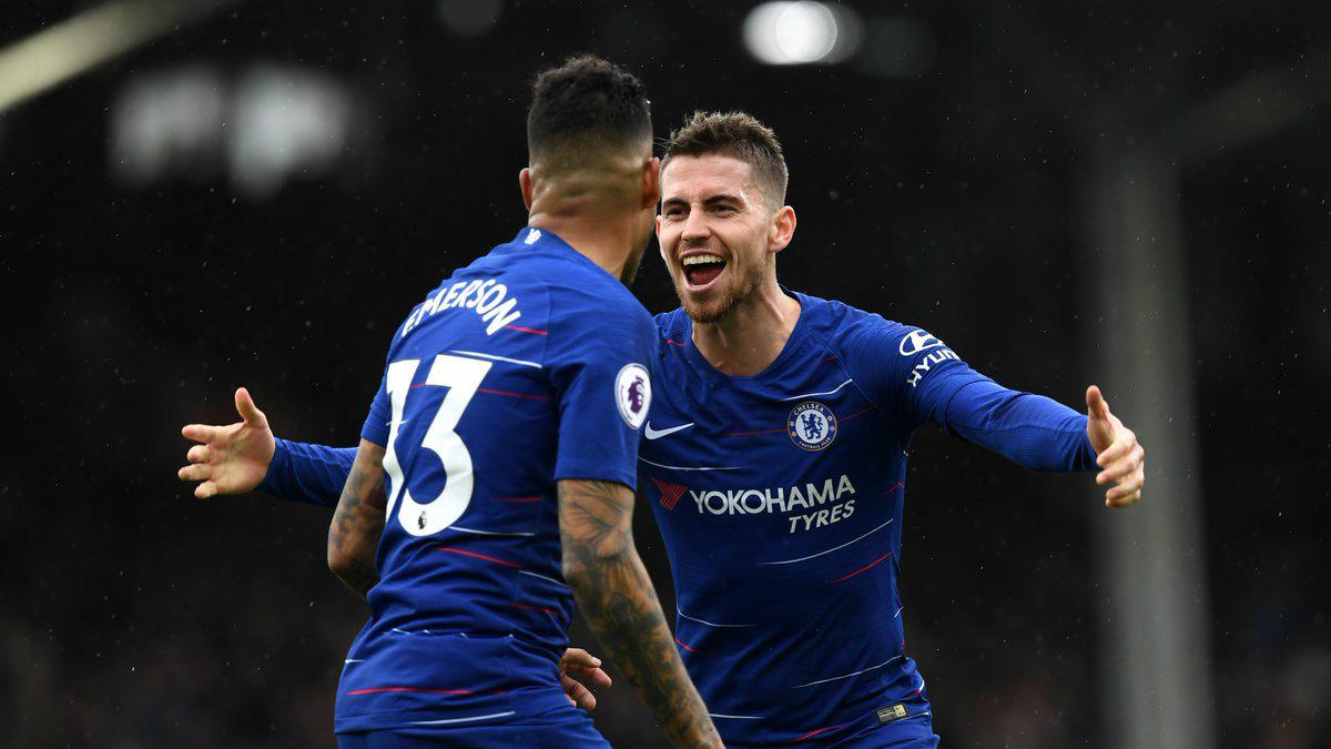 Selebrasi pemain Chelsea Jorginho usia cetak gol ke gawang Fulham, Minggu (03/03/19). Copyright: twitter.com/ChelseaFC