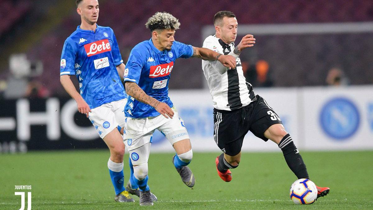 Pertarungan pemain Juventus dan Napoli di pekan ke-26 Liga Italia, Senin (04/03/19).