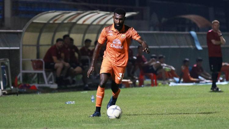 Pemain Sukhothai FC Yanto Basna. Copyright: Media Sukhothai FC