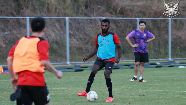 Pemain Sukhothai FC Yanto Basna. Copyright: Media Sukhothai FC
