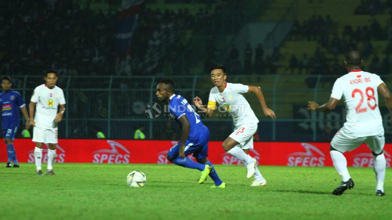 Arema FC vs Barito Putera. Copyright: Ian Setiawan/Indosport.com