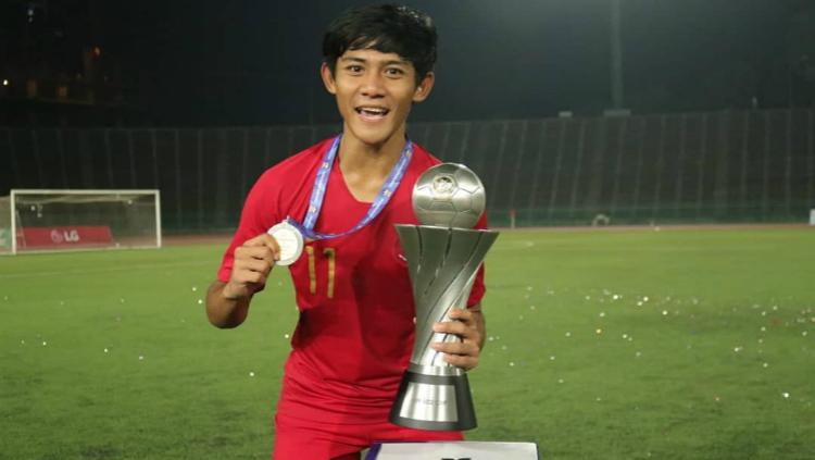 Bek Timnas Indonesia U-22, Firza Andika merayakan keberhasilan juara Piala AFF U-22 2019. Copyright: instagram.com/firzaandika11