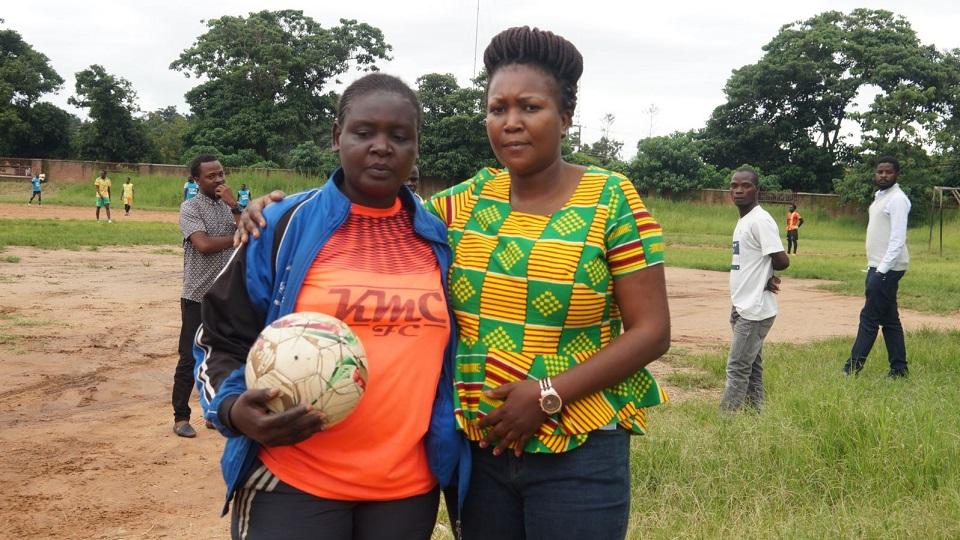 Mjeje keliling Afrika memamerkan skill juggling demi menafkahi keluarganya di Tanzania.